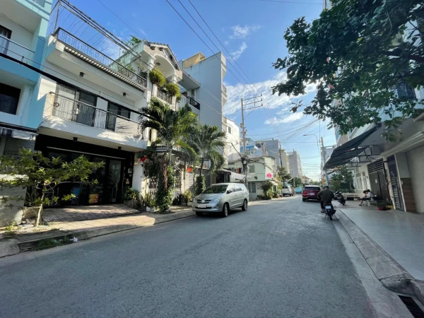 Nhà Đẹp Khu Tây Thạnh Sát Bên Trường ĐH Công Thương - 2,5 Tầng Hẻm 10m Ô Tô Đỗ Cửa