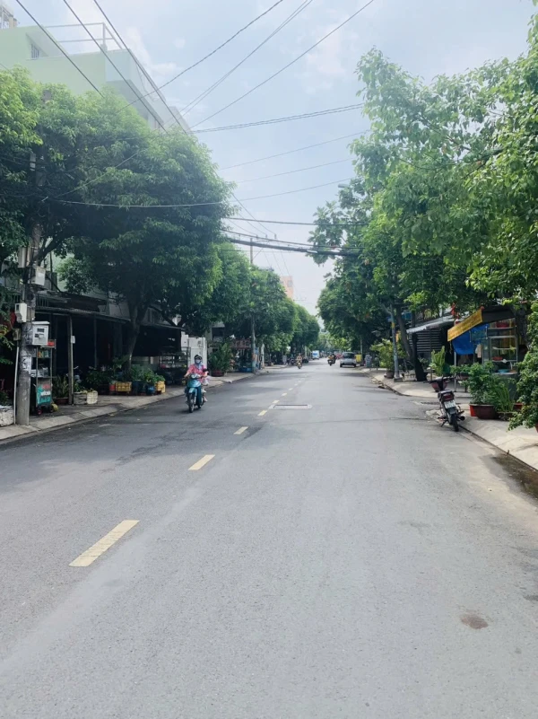 Nhà mặt tiền đường trần quang cơ khu sầm uất đường 14m nhà 3,5 Tầng ngang 4mx17m