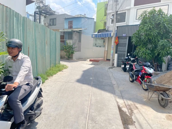 BÁN ĐẤT HẺM 5M THÔNG ĐƯỜNG SỐ 6 – AN LẠC A –! • Diện tích: 4 × 22m • Hiện trạng: Đất