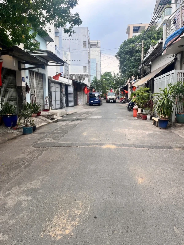 BÁN NHÀ XƯỞNG NGANG GẦN 7M – HẺM NHỰA 7M 1 SẸC LÊ VĂN QUỚI –! • DT: 6.9 × 26.5M