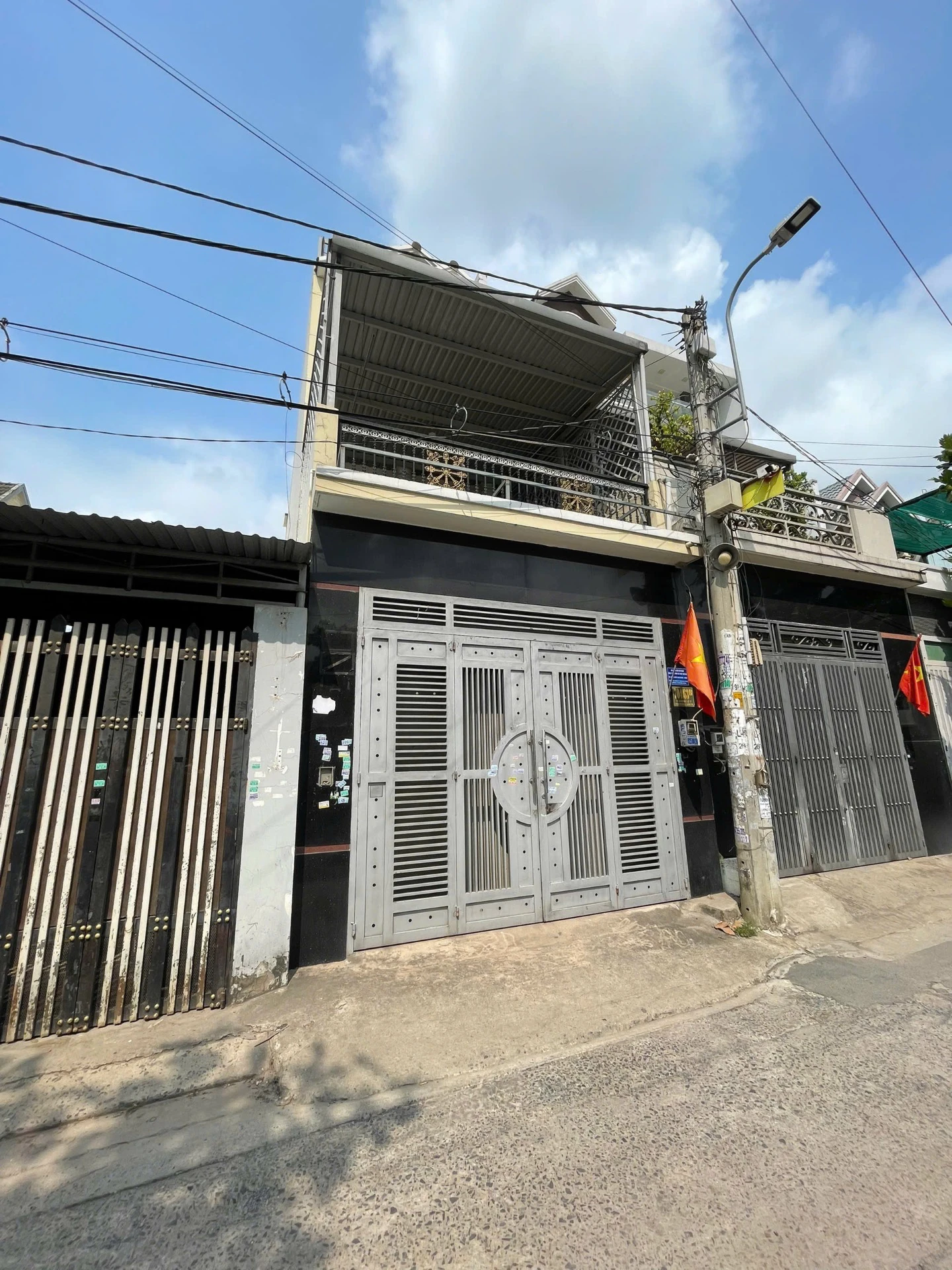 CĂN NHÀ 3 TẦNG HẺM NHỰA 6M THÔNG – HƯƠNG LỘ 2, BÌNH TÂN • Diện tích: 4.4 × 22.5m (≈ 99m² ) — ảnh 2