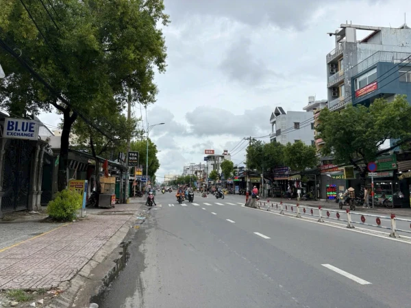Mặt Tiền Kinh Doanh Vip Khu vực xe cộ qua lại ngày đem Đường Lê Văn Quới, BHHA. Bình Tân 5x30M