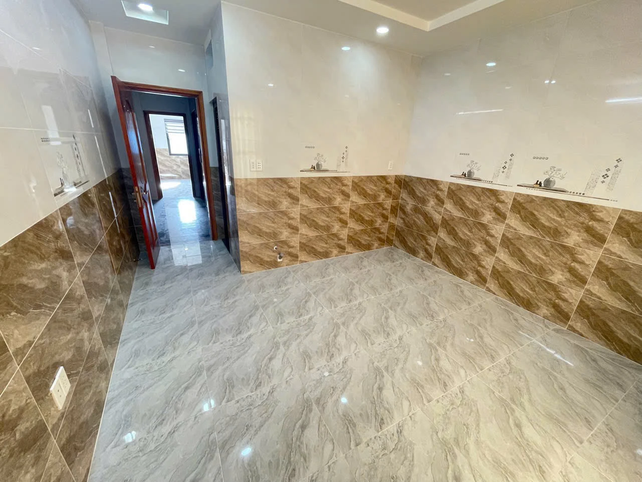 CĂN NHÀ 6 TẦNG HẺM 6M THÔNG GẦN MẶT TIỀN ĐƯỜNG HƯƠNG LỘ 2, BÌNH TRỊ ĐÔNG A, BÌNH TÂN DT: 4x19.2m — ảnh 4