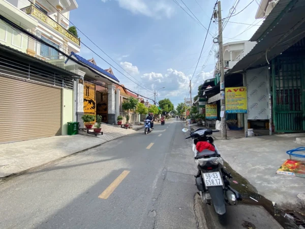 CĂN NHÀ 4 TẦNG MẶT TIỀN ĐƯỜNG ẤP CHIẾN LƯỢC, BÌNH HƯNG HOÀ A, BÌNH TÂN • Diện tích: 4 x 17.4m