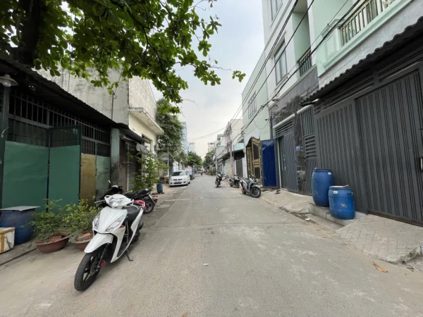 BÁN NHÀ HẺM NHỰA 8M – ĐƯỜNG LÊ VĂN QUỚI, BÌNH HƯNG HÒA A • Diện tích: 4 × 19.5m (78m²)