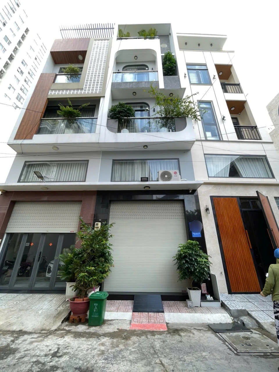 BÁN NHÀ 5 TẦNG MỚI ĐẸP HIỆN ĐẠI (TẶNG FULL NỘI THẤT CAO CẤP) – KHU PHÂN LÔ NỘI BỘ ĐƯỜNG LÊ VĂN QUỚI — ảnh 1