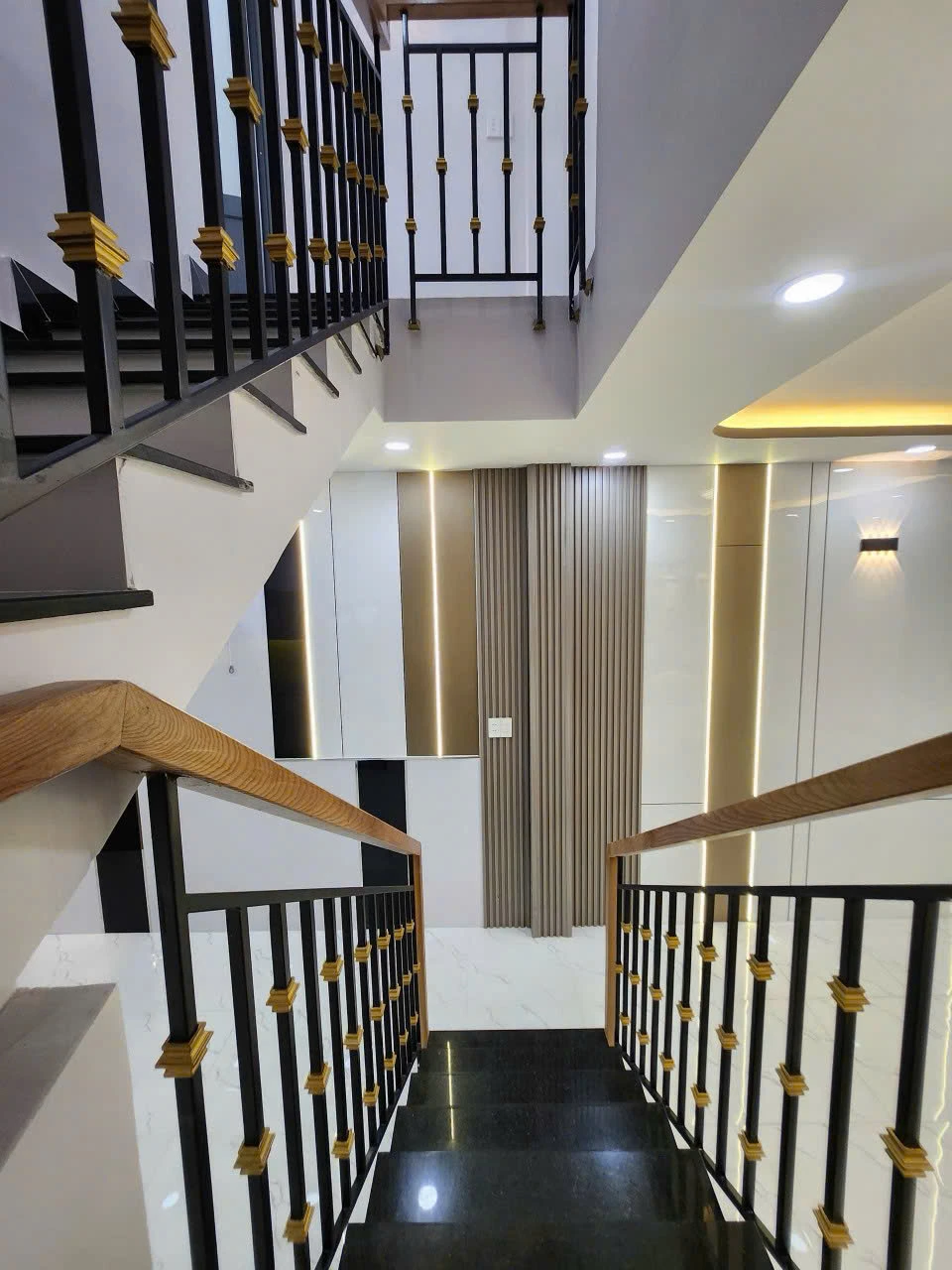 Nhà đẹp _ có thang máy Giá Tốt đường Gò Dầu P Tân Sơn Nhì Dt 4mx13m 3,5 tấm — ảnh 1