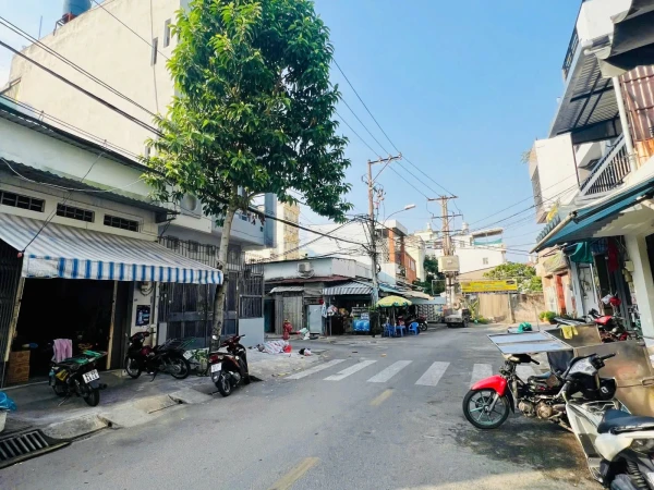 NHÀ MẶT TIỀN NHƯNG GIÁ HẺM - GẦN CHỢ TÂN HƯƠNG, DT: 4x18m, lửng.