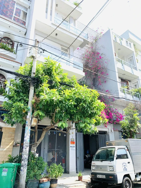 Bán Nhà MTNB đường Nguyễn Trường Tộ, P. Tân Thành ( DT: 8.2mx17m) đúc 3,5 tấm nhà mới