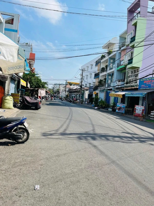 Bán nhà MT phường Tân Quý - Tân Phú, diện tích lớn: 4.05m x 18.5m - 3 Lầu.