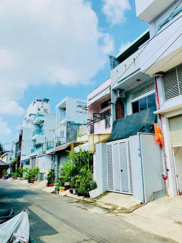 Bán nhà HXH đường Thoại Ngọc Hầu - Gần Tô Hiệu. DT: 4x18m, 1 lầu.