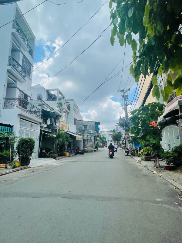 Tân Quý. Q Tân Phú. Dt 5x14. Nhà 3 Lầu Sân Thượng.