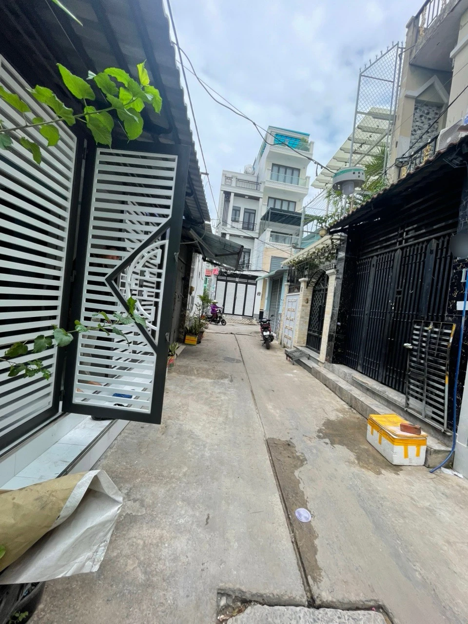 Nhà sẵn ở Chiến Lược – Hẻm thông – 2 Lầu — ảnh 3
