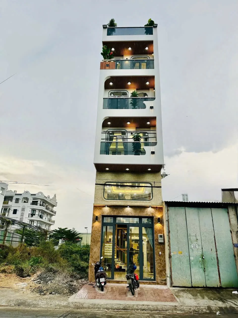 Nhà mặt tiền Ao Đôi, 4x16m, 5 tấm có thang máy, hẻm 10m — ảnh 1