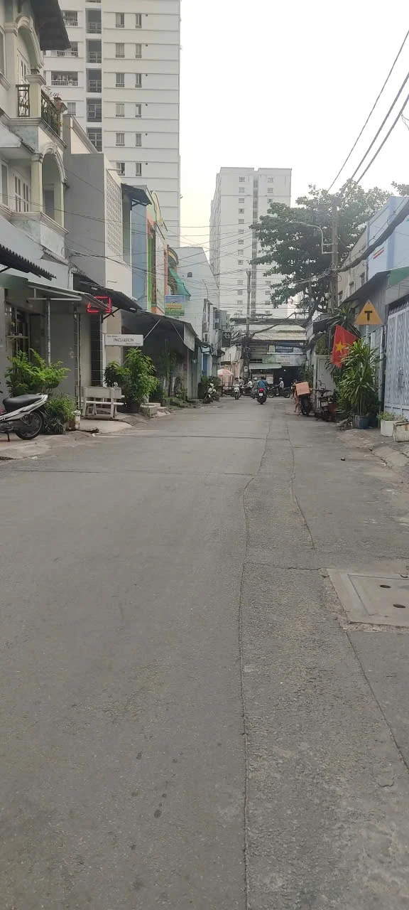 bán nhà hẻm nhựa 8m Trịnh Đình Trọng(4x22m Cấp 4 tiện xây mới, giá tốt)