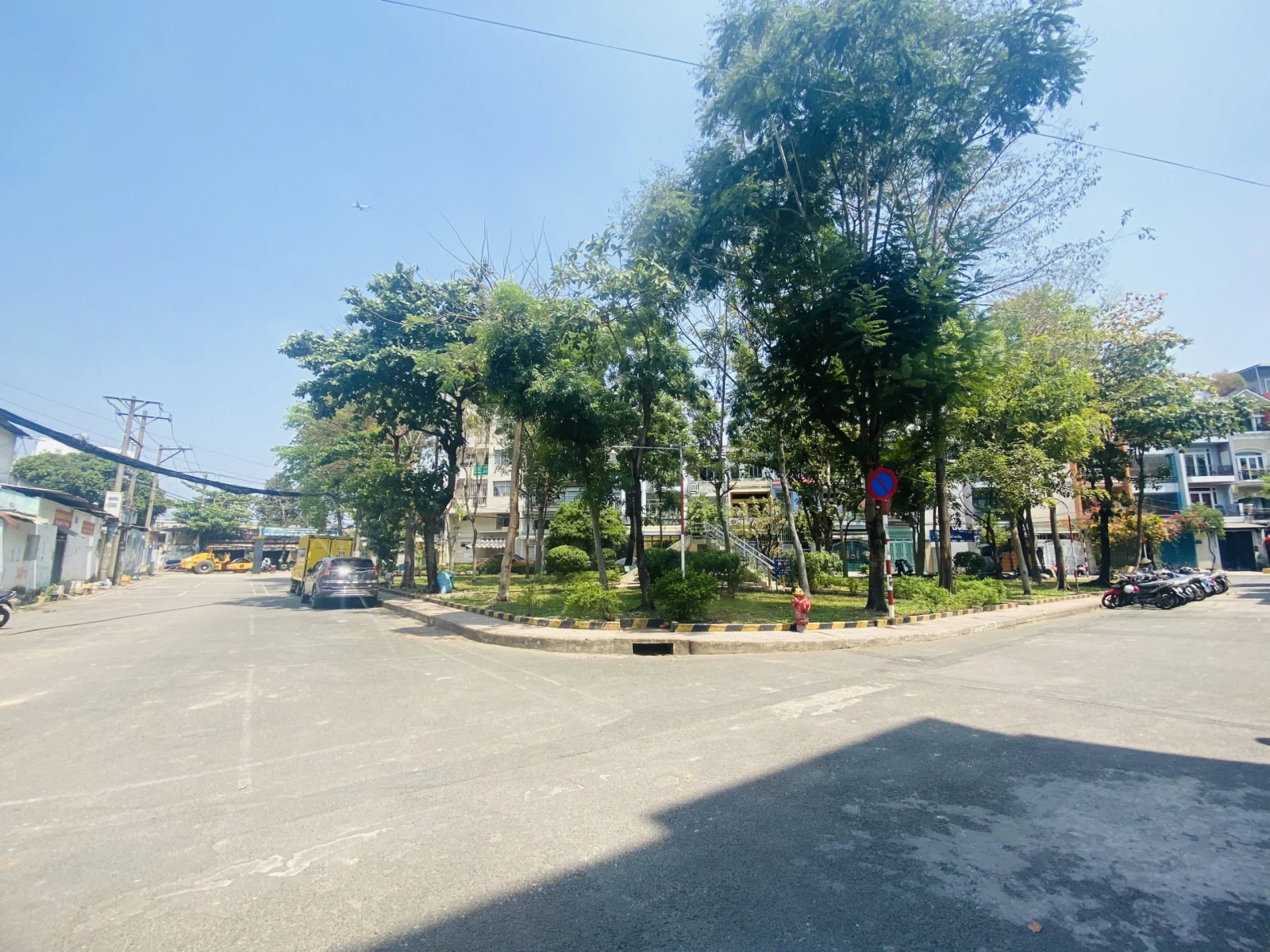 Nhà hẻm 8M thông P. Tân Sơn Nhì, DT: 4x15m, 3 lầu. Ngay công viên, cách AEON 500m. — ảnh 3