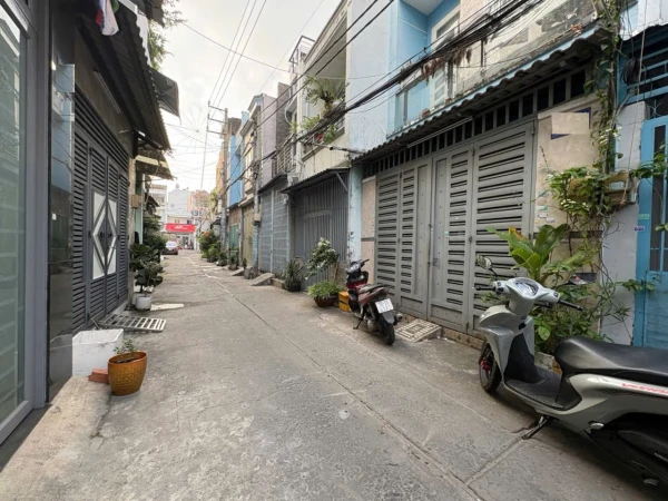 NHÀ ĐÚC 4 TẦNG NGAY NGÃ TƯ BỐN XÃ, 4X10M, 1 TRỆT 2 LẦU ST