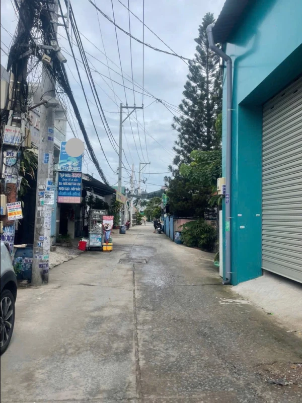 Nhà siêu to giá siêu rẻ, thích hợp cho thuê kho xưởng hoặc cải tạo thành biệt thự