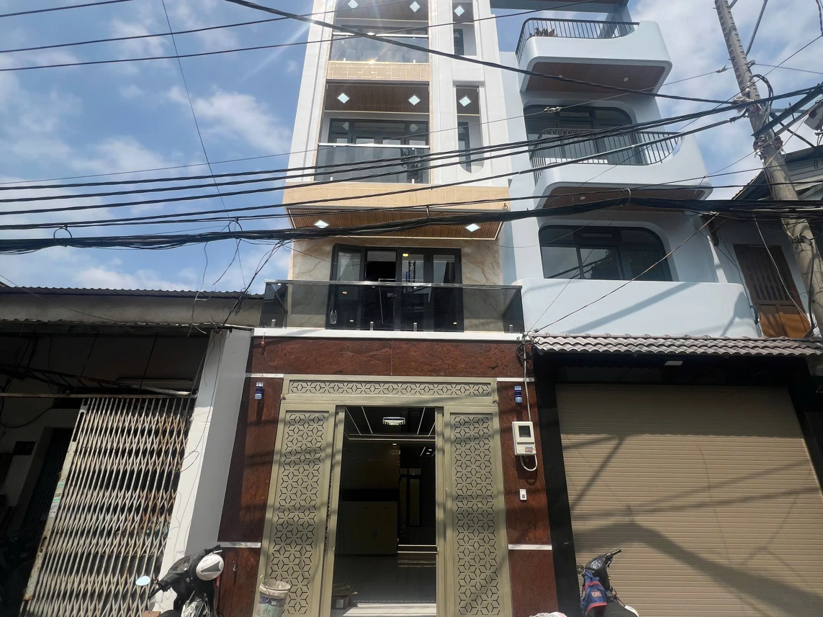 Chủ ngộp cần bán gấp nhà mới rộng bề thế,DT: 4x19, kinh doanh đa ngành dọn vào ở ngay — ảnh 1