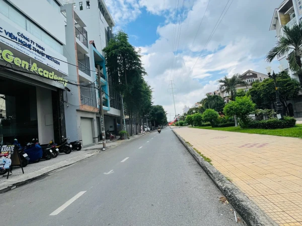 Hạ giá bán nhanh nhà mtkd NGUYỄN THẾ TRUYỆN Dt:4x18 nhà trệt 3 lầu không lỗi phong thủy.