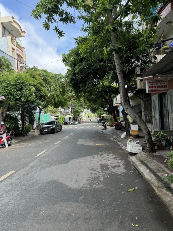 Huỳnh Văn Một. P Hiệp Tân. Q Tân Phú. Dt 4x18. Nhà Lửng.
