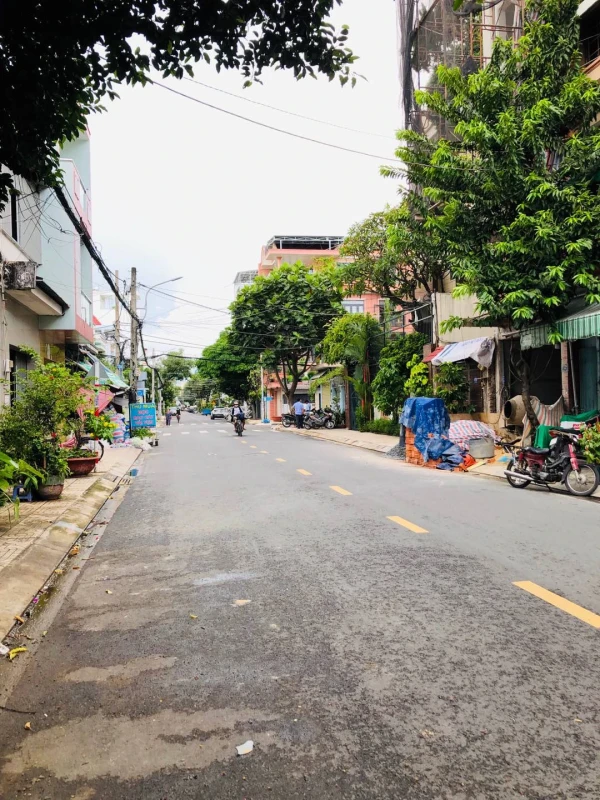 Lê Niệm. P Phú Thạnh. Q Tân Phú. Dt 4x19,8. Nhà 1 lầu.