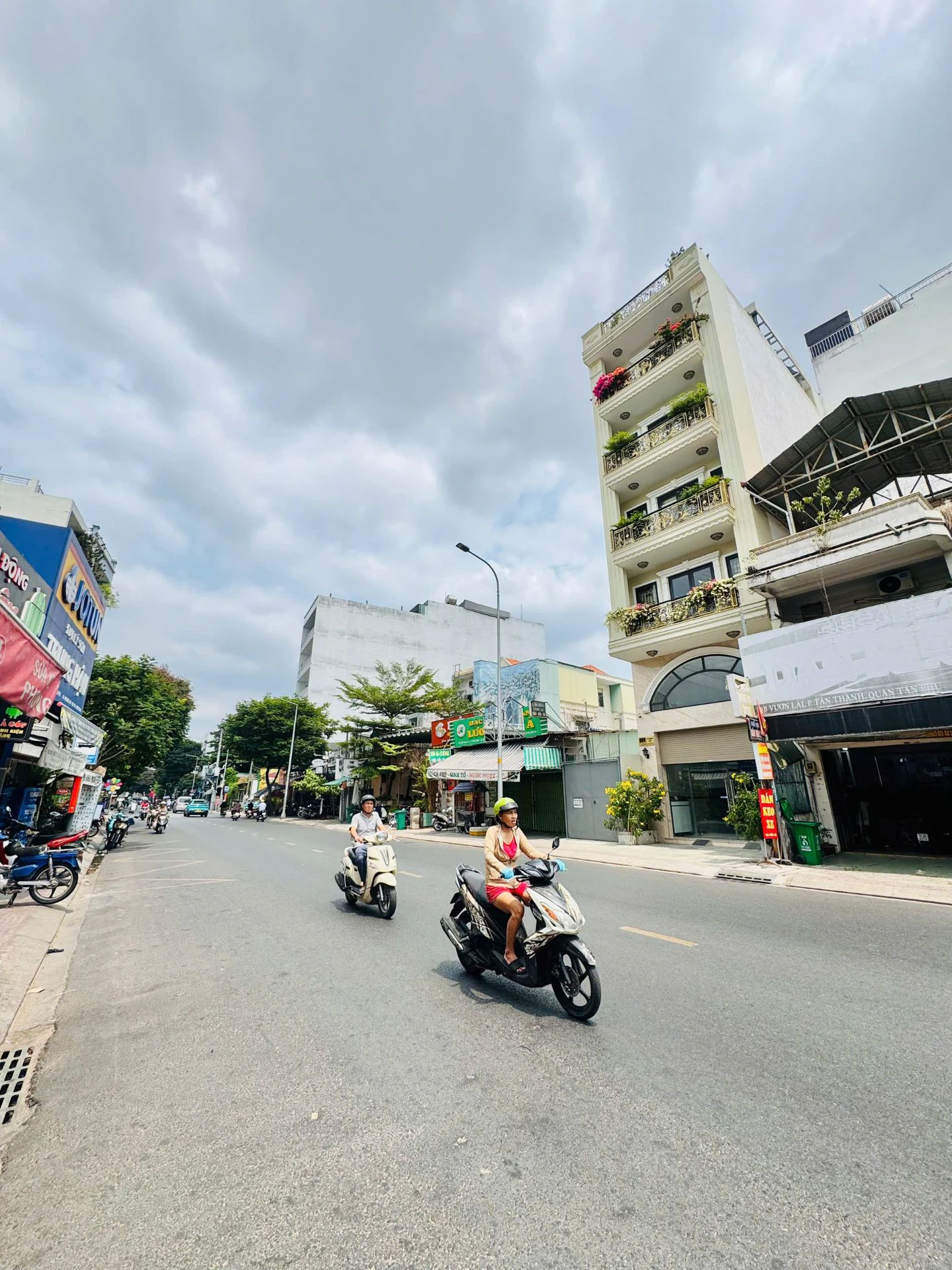 Mặt Tiền Kinh Doanh VƯỜN LÀI ( 6X18M, 3 TẦNG ) Diện Tích Đẹp Hiếm — ảnh 2