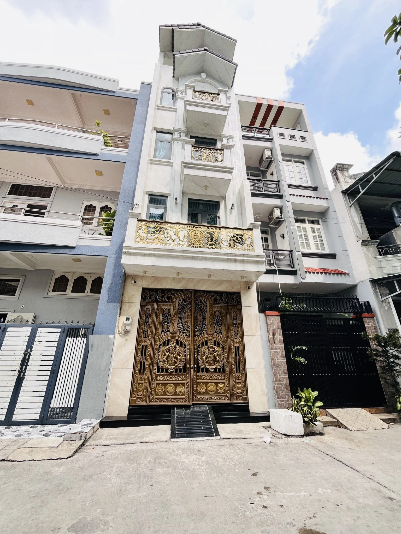 Bán nhà siêu đẹp hẻm 10m thông đường Tân Hương. DT: 4x16m, 4 lầu — ảnh 1
