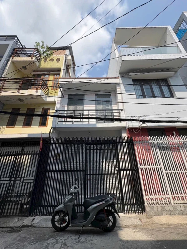BÁN NHÀ 2 MẶT HẺM 1/ LÊ VĂN QUỚI – HẺM 5M THÔNG XE HƠI • Diện tích: 4 × 14m (56m² vuông vức)