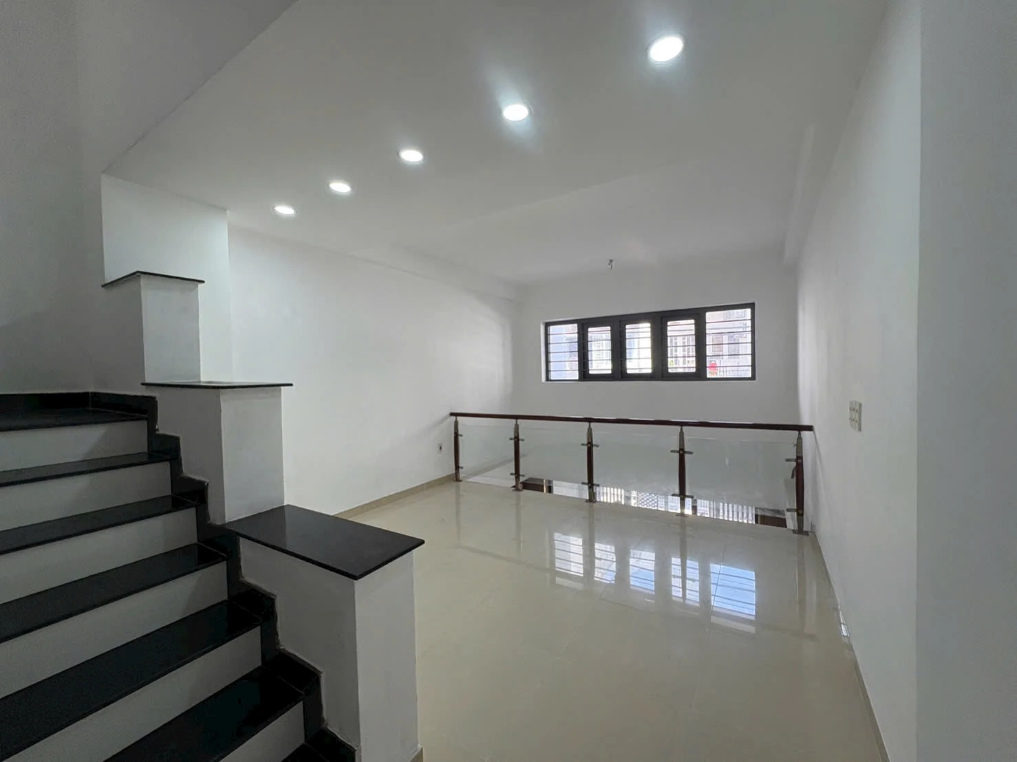 BÁN NHÀ 1/ LÊ VĂN QUỚI – GẦN MẶT TIỀN – HẺM NHỰA 7M XE HƠI • Diện tích: 4 × 14m, vuông vức — ảnh 4