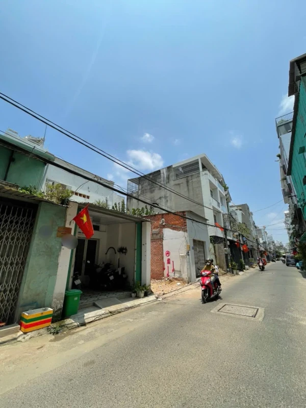 NHÀ HẺM 6M THÔNG ĐƯỜNG SỐ 5 BHH – 1 LẦU CÒN THƯƠNG LƯỢNG • Diện tích: 4 × 15m