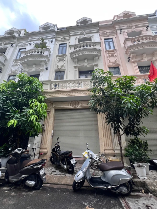 BÁN NHÀ ĐÚC 3.5 TẤM HẺM 6M THÔNG NGUYỄN VĂN YẾN, TÂN PHÚ –! • Diện tích: 4.2 × 12.9m