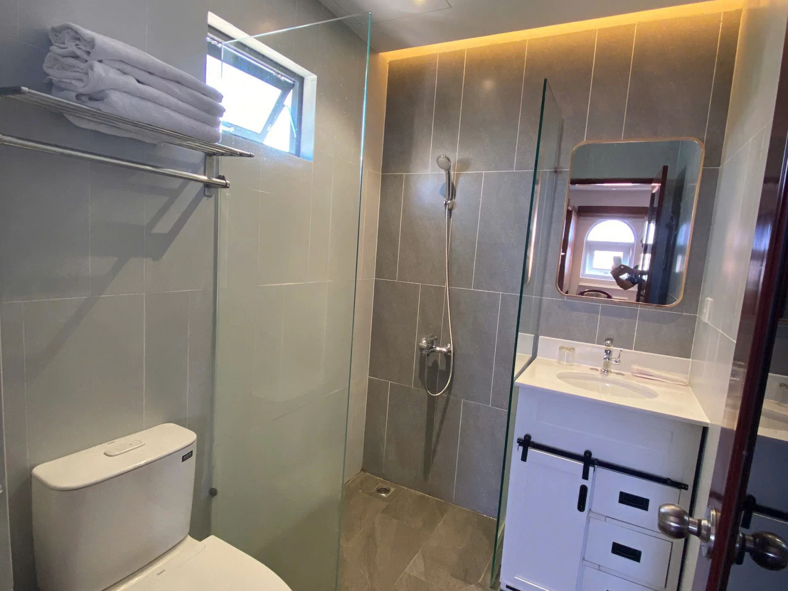 BÁN KHÁCH SẠN: THU NHẬP 250TR/TH _ MT KHU TÊN LỬA (6X22M) 7 TẦNG — ảnh 4