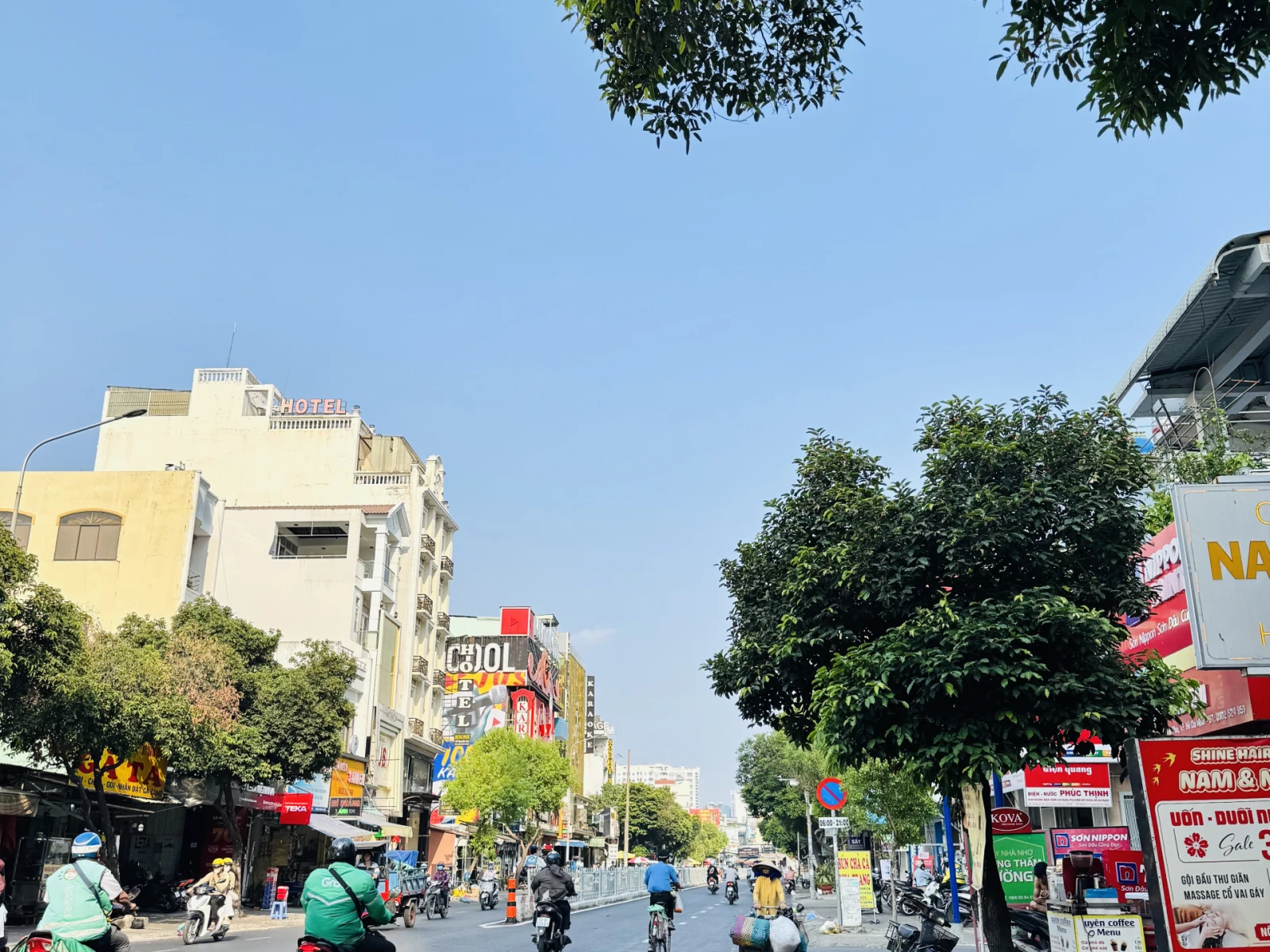 MTKD Nguyễn Sơn - ngay ngã ba Văn Cao DT: 4,5x18m ( trệt lửng 2 lầu sân thượng) — ảnh 1