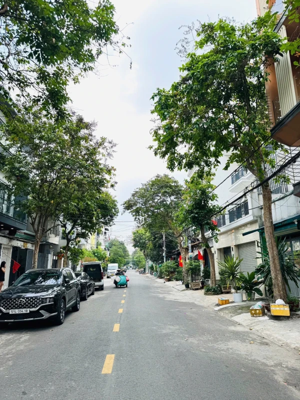 MẶT TIỀN KHU HỌ LÊ DT: 8X20.5M ( 1 LẦU SÂN THƯỢNG )
