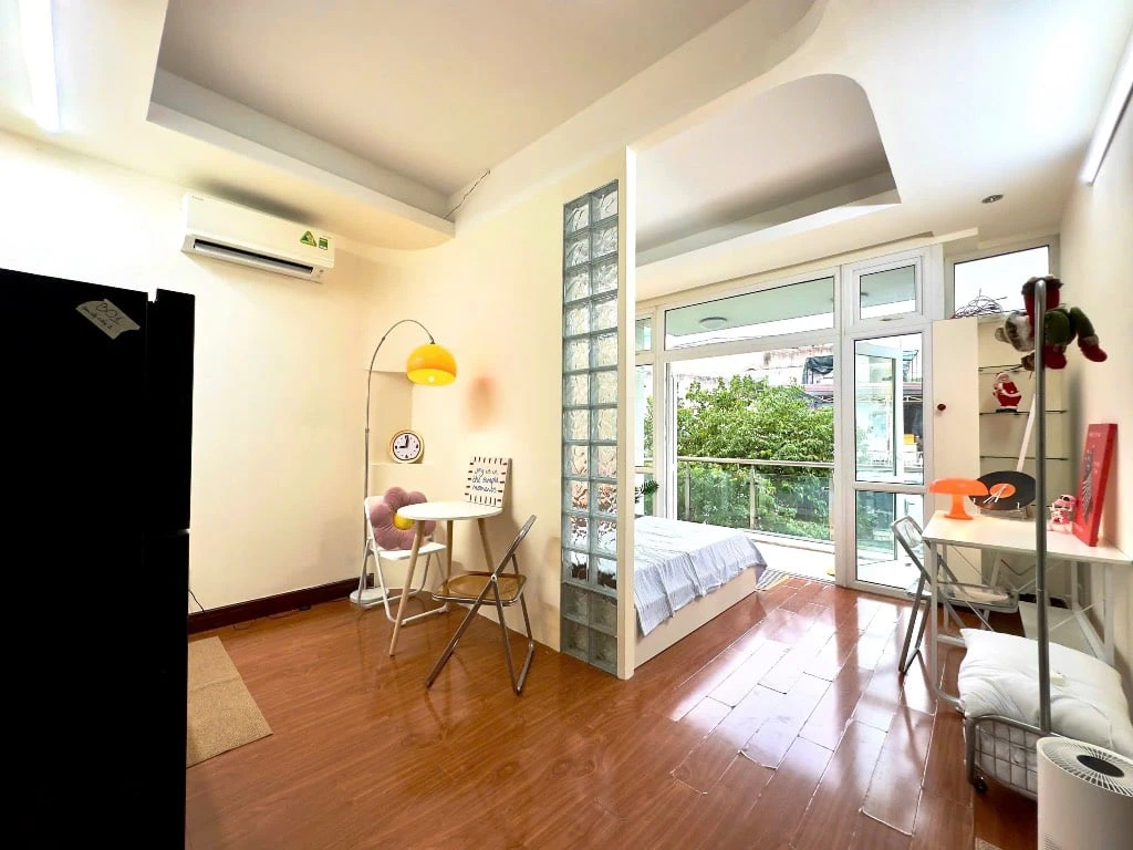 CHO THUÊ CĂN HỘ TRẦN BÌNH TRỌNG BÌNH THẠNH, CỬA SỔ LỚN ÁNH SÁNG TỰ NHIÊN TẠI, GẦN QUẬN 1 — ảnh 1