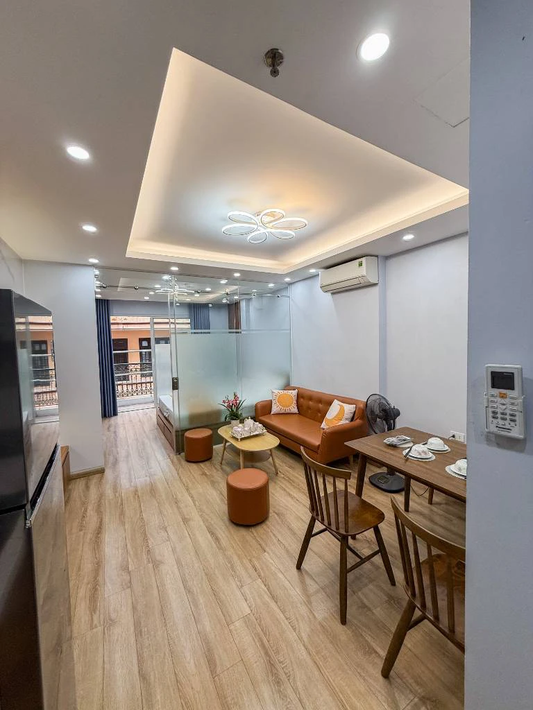 Cho thuê căn hộ Vũ Thạnh Đống Đa, nội thất hiện đại, 48m2 1PK 1PN ban công rộng, ô tô đỗ cửa — ảnh 1
