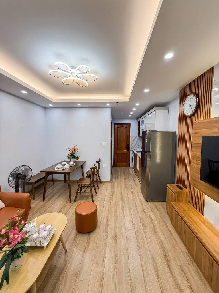 Cho thuê căn hộ Vũ Thạnh Đống Đa, nội thất hiện đại, 48m2 1PK 1PN ban công rộng, ô tô đỗ cửa — ảnh 2