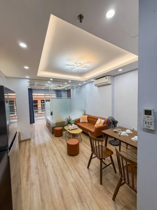 Cho thuê căn hộ Vũ Thạnh Đống Đa, nội thất hiện đại, 48m2 1PK 1PN ban công rộng, ô tô đỗ cửa