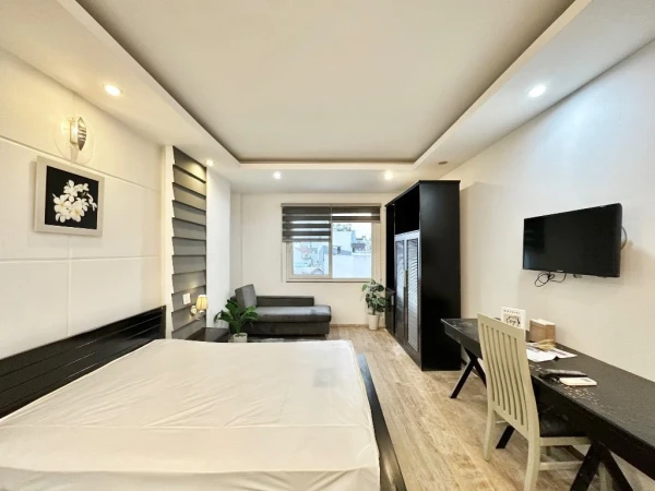 Cho thuê căn hộ đường Xô Viết Nghệ Tĩnh, Bình Thạnh, cửa sổ lớn gần Hàng Xanh