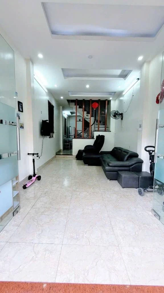 Cho thuê nhà ngõ 551 Giải Phóng, Hoàng Mai, DT 45m2, 4 tầng, oto, giá 15 triệu