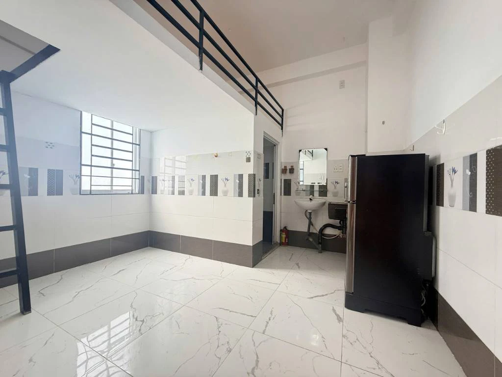 Cho thuê căn hộ Xô Viết Nghệ Tĩnh, Bình Thạnh, có gác, 2 cửa sổ, NTCB, giá chỉ 5 triệu — ảnh 1