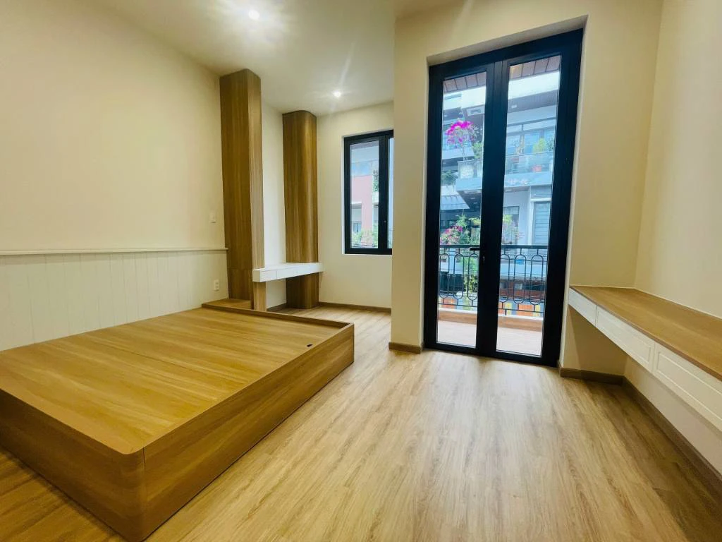HIẾM CÓ KHÓ TÌM, BÁN NHÀ 3 TẦNG MT TRẦN HỮU TRANG, HẢI CHÂU, Ô TÔ 7 CHỖ NGỦ TRONG NHÀ, NHỈNH 10 TỶ — ảnh 3