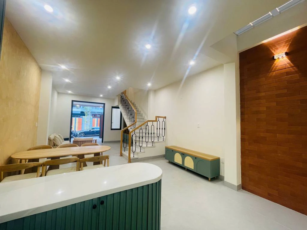 HIẾM CÓ KHÓ TÌM, BÁN NHÀ 3 TẦNG MT TRẦN HỮU TRANG, HẢI CHÂU, Ô TÔ 7 CHỖ NGỦ TRONG NHÀ, NHỈNH 10 TỶ — ảnh 5