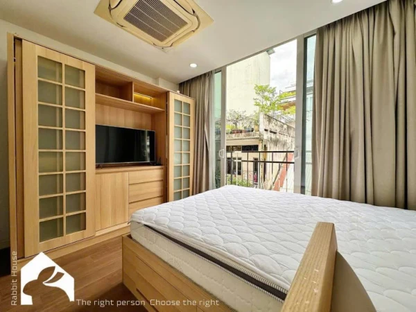 Cho thuê căn hộ chung cư Trần Thái Tông, Cầu Giấy, 80m2 tiện nghi đủ, giá 10.5 triệu/tháng