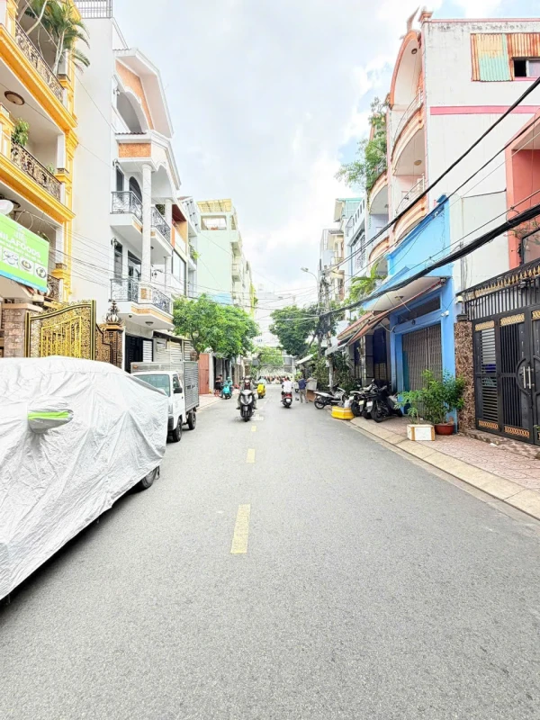 NHÀ NGANG 4.4M DÀI GẦN 18M – GIÁ TỐT KHU VỰC