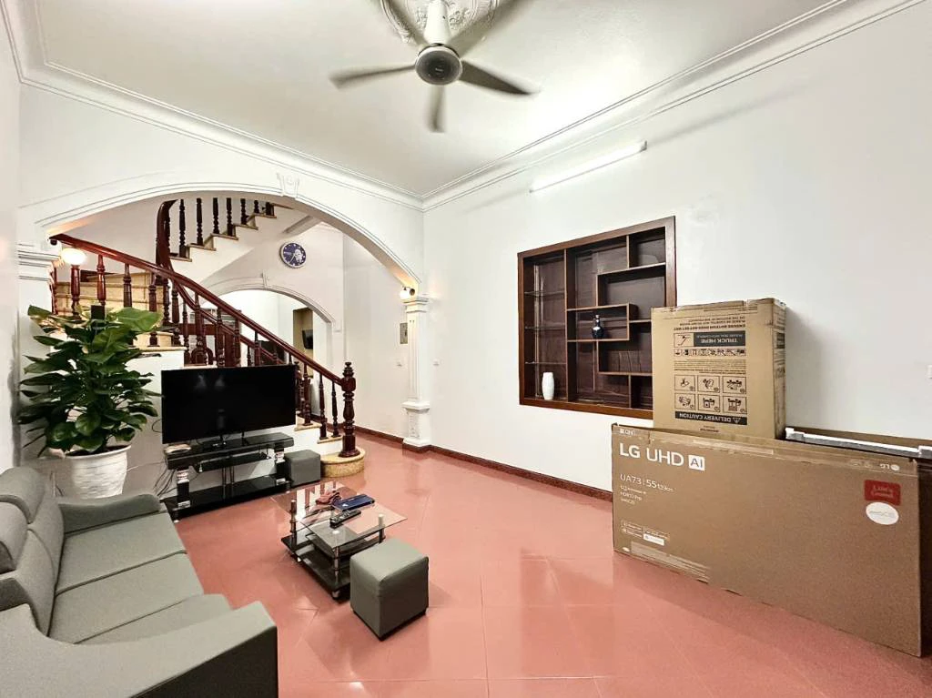 Cho thuê nhà Lạc Long Quân, Tây Hồ, 65m2 đầy đủ tiện nghi, giá 16 triệu/tháng — ảnh 1