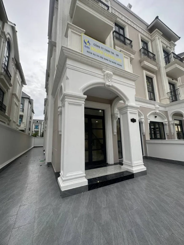 Cho thuê biệt thự 3 tầng Vinhomes Grand Park, Thủ Đức, 200m², giá 35 triệu/tháng, có nội thất