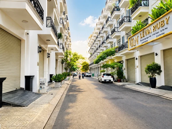 HẺM VÍP 53 NGUYỄN SƠN DT: 4X18M ( Cấp 4 ) – 10.5 TỶ TL