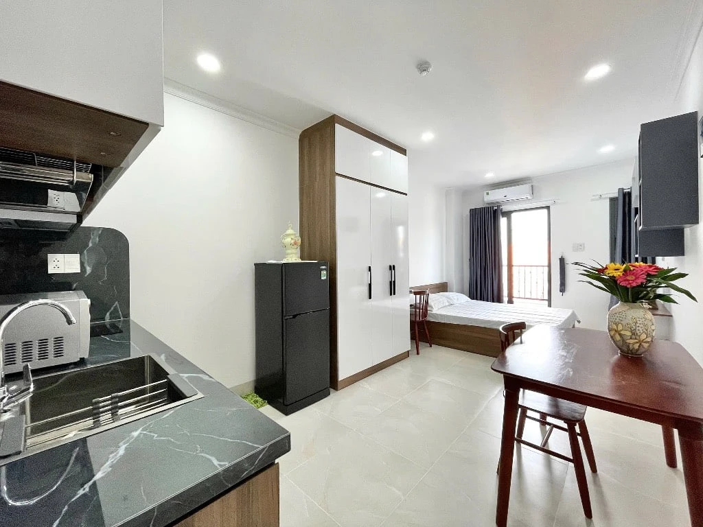 CHO THUÊ CĂN HỘ XÔ VIẾT NGHỆ TĨNH BÌNH THẠNH, BAN CÔNG LỚN, NHÀ THANG MÁY KHU BẾP XA GIƯỜNG — ảnh 1